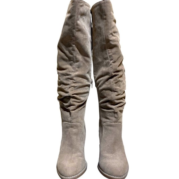 Women’s EARTH Vine Heeled Boots - Picture 5 of 8